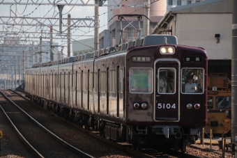 阪急電鉄 阪急5100系電車 5100形(Mc) 5104 鉄道フォト・写真 by たごさくさん 十三駅：2024年07月05日07時ごろ