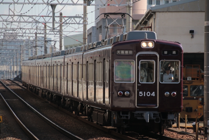 鉄道フォト・写真：阪急電鉄 阪急5100系電車 5104 十三駅 鉄道フォト・写真 by たごさくさん - 撮影日 2024/07/05 07:47