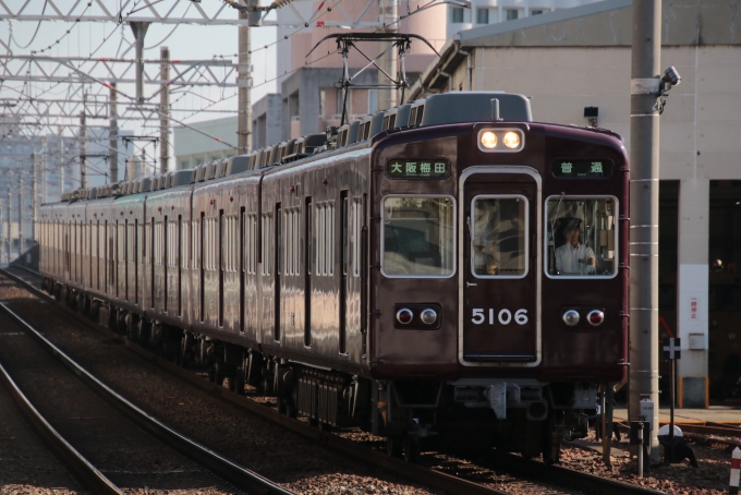 鉄道フォト・写真：阪急電鉄 阪急5100系電車 5106 十三駅 鉄道フォト・写真 by たごさくさん - 撮影日 2024/07/05 07:22