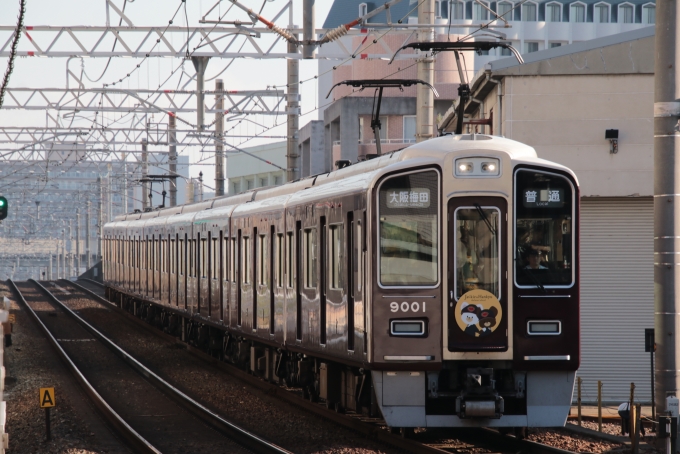 鉄道フォト・写真：阪急電鉄 阪急9000系電車 9001 十三駅 鉄道フォト・写真 by たごさくさん - 撮影日 2024/07/05 07:04