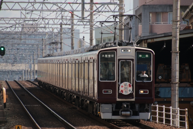 鉄道フォト・写真：阪急電鉄 阪急8000系電車 8005 十三駅 鉄道フォト・写真 by たごさくさん - 撮影日 2024/07/05 07:58