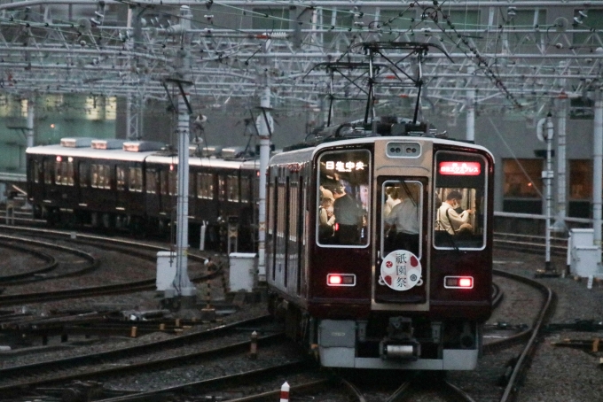 鉄道フォト・写真：阪急電鉄 阪急8000系電車 日生エクスプレス 8005 大阪梅田駅 (阪急) 鉄道フォト・写真 by たごさくさん - 撮影日 2024/07/05 19:18