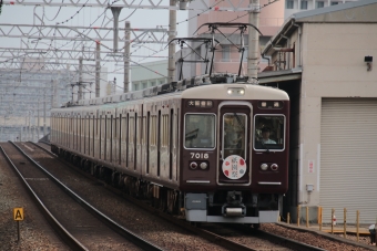 阪急電鉄 阪急7000形(Mc) 7018 鉄道フォト・写真 by たごさくさん 十三駅：2024年07月09日07時ごろ