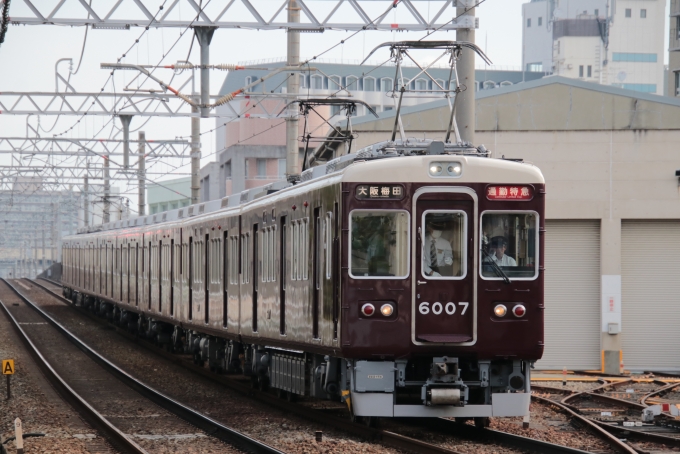 鉄道フォト・写真：阪急電鉄 阪急6000系電車 6007 十三駅 鉄道フォト・写真 by たごさくさん - 撮影日 2024/07/09 07:17