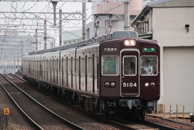 鉄道フォト・写真：阪急電鉄 阪急5100系電車 5104 十三駅 鉄道フォト・写真 by たごさくさん - 撮影日 2024/07/09 07:15