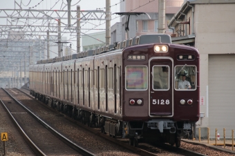 阪急電鉄 阪急5100系電車 5100形(Mc) 5128 鉄道フォト・写真 by たごさくさん 十三駅：2024年07月09日07時ごろ