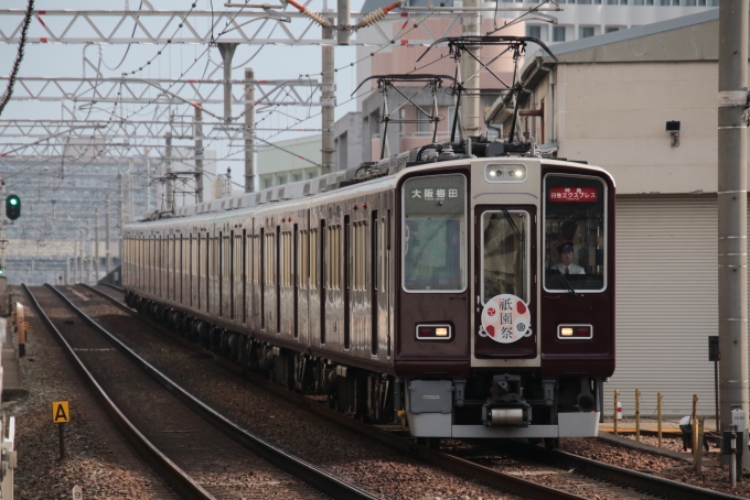 鉄道フォト・写真：阪急電鉄 阪急8000系電車 日生エクスプレス 8005 十三駅 鉄道フォト・写真 by たごさくさん - 撮影日 2024/07/09 07:07