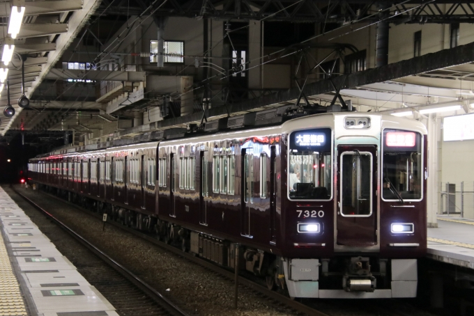 鉄道フォト・写真：阪急電鉄 阪急7300系電車 7320 桂駅 鉄道フォト・写真 by たごさくさん - 撮影日 2024/07/13 22:42