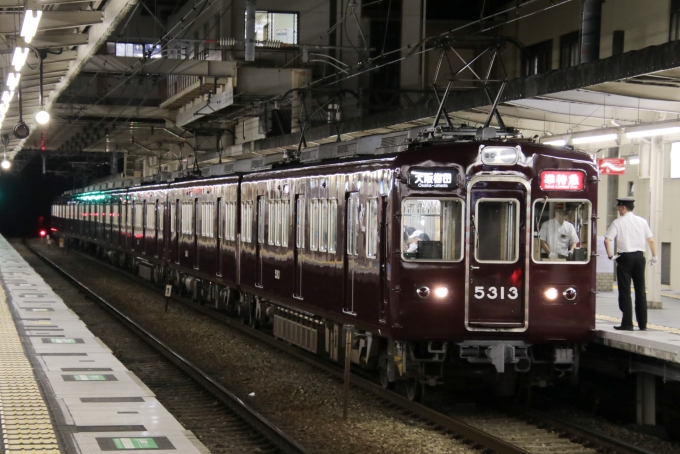 鉄道フォト・写真：阪急電鉄 阪急5300系電車 5313 桂駅 鉄道フォト・写真 by たごさくさん - 撮影日 2024/07/13 22:55