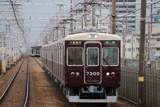 鉄道フォト・写真：阪急電鉄 阪急7300系電車 7300 上牧駅 (大阪府) 鉄道フォト・写真 by たごさくさん - 撮影日 2024/07/15 13:47