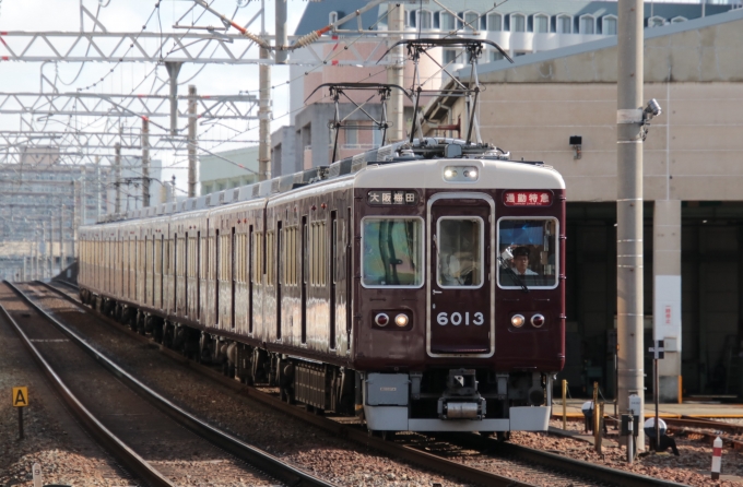 鉄道フォト・写真：阪急電鉄 阪急6000系電車 6013 十三駅 鉄道フォト・写真 by たごさくさん - 撮影日 2024/07/16 07:42