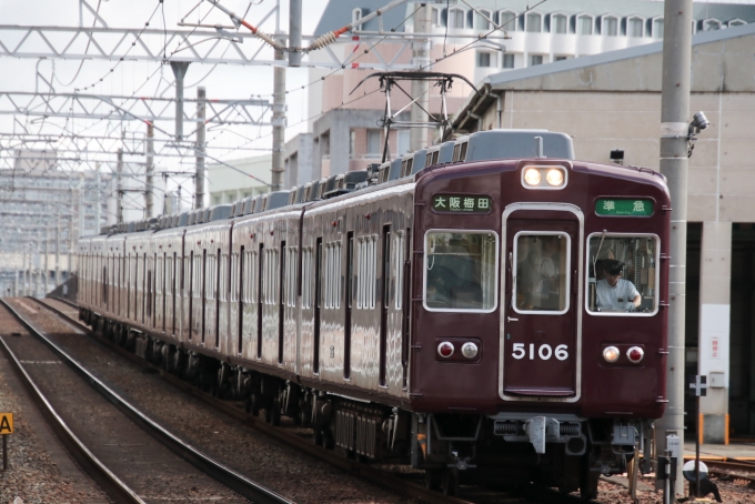 鉄道フォト・写真：阪急電鉄 阪急5100系電車 5106 十三駅 鉄道フォト・写真 by たごさくさん - 撮影日 2024/07/16 08:31