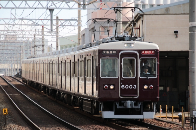 鉄道フォト・写真：阪急電鉄 阪急6000系電車 6003 十三駅 鉄道フォト・写真 by たごさくさん - 撮影日 2024/07/16 07:56