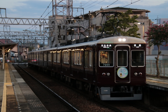 鉄道フォト・写真：能勢電鉄7200系電車 7201 絹延橋駅 鉄道フォト・写真 by たごさくさん - 撮影日 2024/08/09 18:56