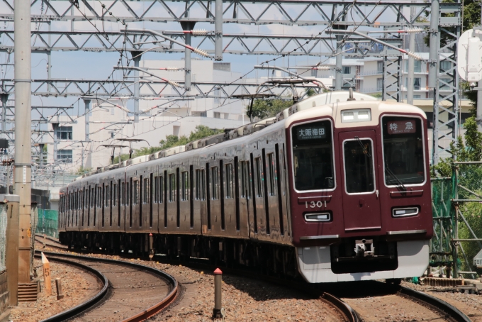 鉄道フォト・写真：阪急電鉄 阪急1300系電車 1301 南方駅 (大阪府) 鉄道フォト・写真 by たごさくさん - 撮影日 2024/08/11 13:20