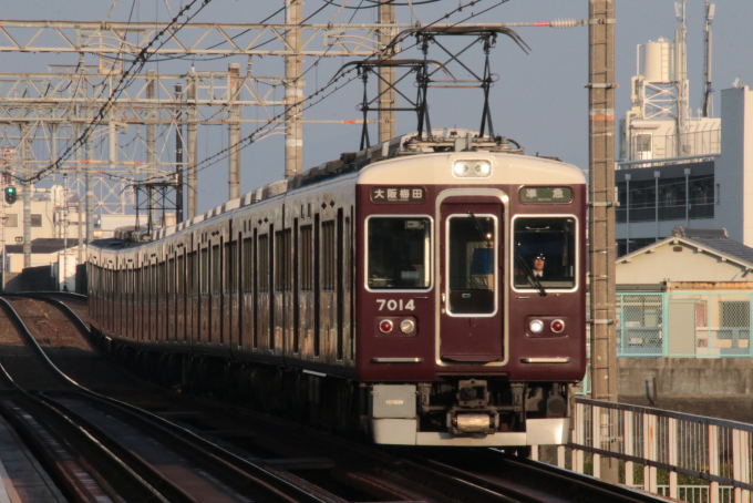 レイルロード　阪急電鉄 Amazon.co.jp: 阪急5000 Vol.1 (車輌アルバム 32) : レイルロード: 本