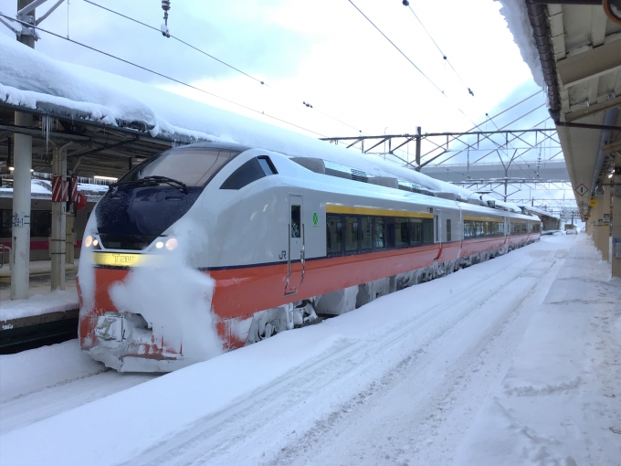 JR東日本E751系電車 クロハE750形(Thsc) つがる(特急) 鉄道フォト・写真 by もふもふさん 青森駅 (JR)：2020年12月20日15時ごろ
