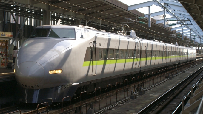 JR西日本 122形(M`c) 122-5057 鉄道フォト・写真 by タケぼーさん 新大阪駅 (JR)：2008年07月13日16時ごろ
