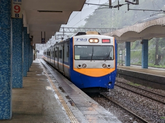 台湾鉄路管理局 EMU700型電車 鉄道フォト・写真 by こめさん ：2022年12月30日15時ごろ