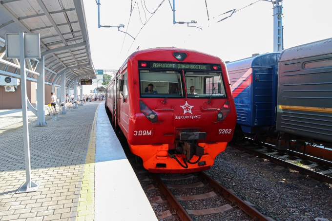 鉄道フォト・写真：Аэроэкспресс（アエロエクスプレス） ЭД9М形交流電車 ЭД9М-0262 Владивосток（ウラジオストク）駅 鉄道フォト・写真 by こめさん - 撮影日 2014/08/07 09:50