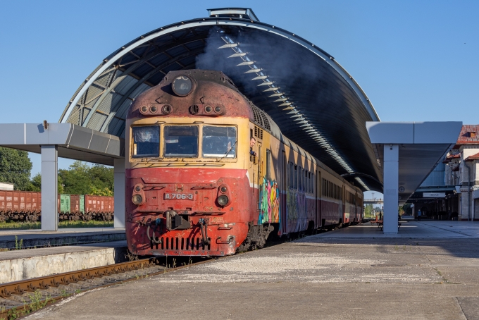 鉄道フォト・写真：モルドバ国鉄 Д1形ディーゼルカー Д1 706-3 Chisinau（キシナウ）駅 鉄道フォト・写真 by こめさん - 撮影日 2023/08/13 18:16