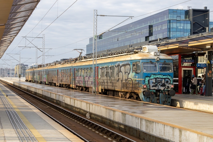 鉄道フォト・写真：セルビア鉄道 412系交流電車 412-089 Нови Београд駅 鉄道フォト・写真 by こめさん - 撮影日 2023/12/29 14:32