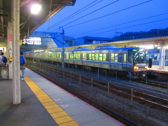 JR西日本223系電車 クハ222形（T’c） 鉄道フォト・写真 by Aץameさん 米原駅 (JR)：2021年03月26日18時ごろ