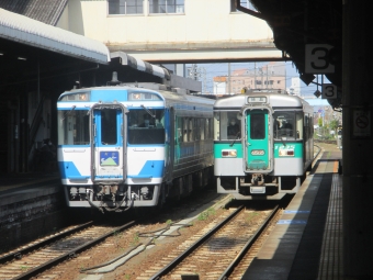 JR四国 1200形 1235 鉄道フォト・写真 by Aץameさん 徳島駅：2021年03月26日09時ごろ