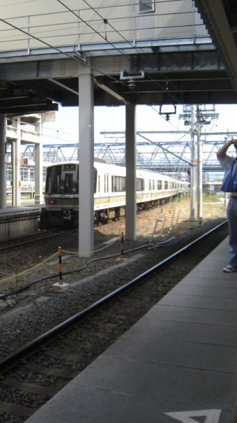 JR西日本221系電車 クハ221形(Tc) 鉄道フォト・写真 by Aץameさん 米原駅 (JR)：2011年08月14日09時ごろ