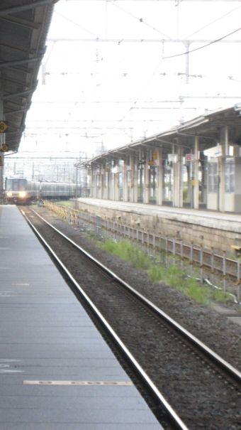 JR西日本223系電車 クモハ223形（Mc） 鉄道フォト・写真 by Aץameさん 米原駅 (JR)：2011年08月14日09時ごろ