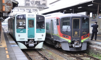JR四国 2700(Mc) 2716 鉄道フォト・写真 by Aץameさん 徳島駅：2021年03月25日11時ごろ