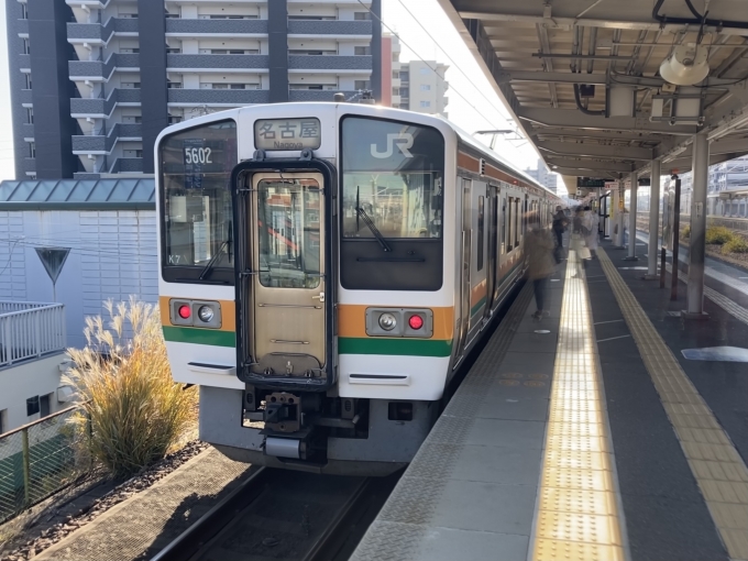 鉄道フォト・写真：JR東海 国鉄211系電車 クモハ211-5602 新守山駅 鉄道フォト・写真 by Aץameさん - 撮影日 2021/12/11 12:33