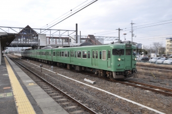JR西日本 クハ111形 クハ111-7710 鉄道フォト・写真 by Aץameさん 貴生川駅 (JR)：2021年12月29日15時ごろ