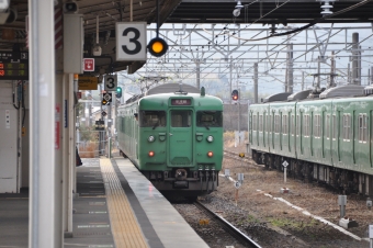 JR西日本 クハ111形 クハ111-7705 鉄道フォト・写真 by Aץameさん 貴生川駅 (JR)：2021年12月29日15時ごろ