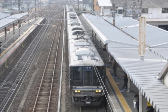 JR西日本223系電車 クモハ223形（Mc） クモハ223-3037 鉄道フォト・写真 by Aץameさん 近江八幡駅 (JR)：2021年12月29日12時ごろ