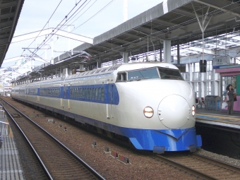 JR西日本 0系新幹線電車 鉄道フォト・写真 by yumaちゃんさん 岡山駅：2008年10月27日14時ごろ