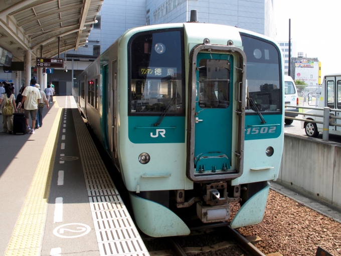 JR四国 1500形 1502 鉄道フォト・写真 by おいさん 高松駅 (香川県)：2011年08月16日10時ごろ