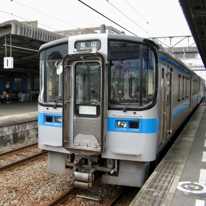 JR四国 7100形(Tc) 7107 鉄道フォト・写真 by おいさん 新居浜駅：2010年08月13日14時ごろ