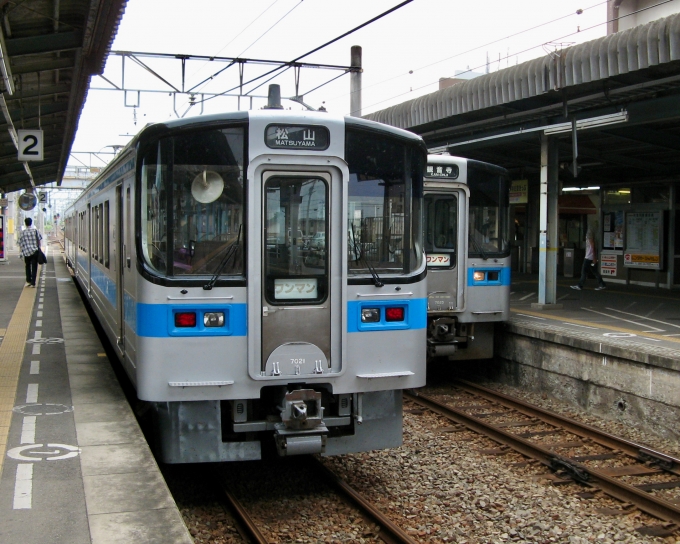 JR四国 7000形(cMc) 7021 鉄道フォト・写真 by おいさん 新居浜駅：2010年08月13日14時ごろ