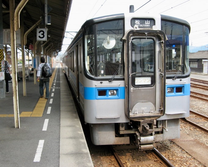 JR四国 7100形(Tc) 7107 鉄道フォト・写真 by おいさん 伊予西条駅：2010年08月13日15時ごろ