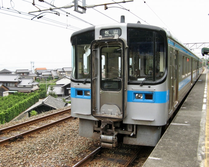 JR四国 7100形(Tc) 7107 鉄道フォト・写真 by おいさん 大浦駅：2010年08月13日16時ごろ