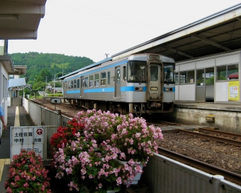 JR四国 1000形 1023 鉄道フォト・写真 by おいさん 窪川駅 (JR)：2010年08月14日14時ごろ