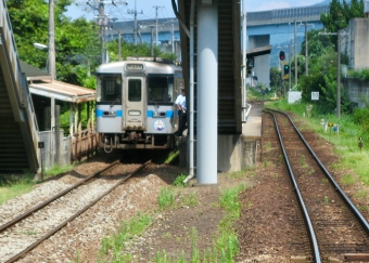 JR四国 1000形 1042 鉄道フォト・写真 by おいさん 佃駅：2010年08月15日13時ごろ