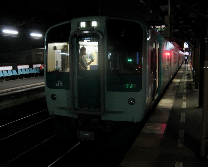 JR四国 1500形 1552 鉄道フォト・写真 by おいさん 徳島駅：2010年08月15日22時ごろ