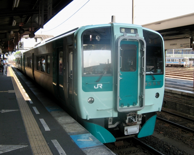JR四国 1500形 1555 鉄道フォト・写真 by おいさん 徳島駅：2010年08月16日08時ごろ