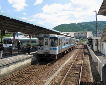 JR四国 1000形 1026 鉄道フォト・写真 by おいさん 窪川駅 (JR)：2011年08月14日13時ごろ