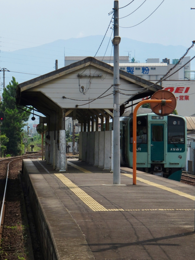 JR四国 1500形 1561 鉄道フォト・写真 by おいさん 二軒屋駅：2011年08月16日13時ごろ