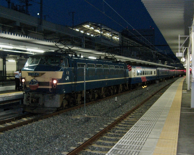 JR西日本 国鉄EF66形電気機関車 あかつき(特急)、なは EF66 47 鉄道フォト・写真 by おいさん 岡山駅：2007年08月17日05時ごろ
