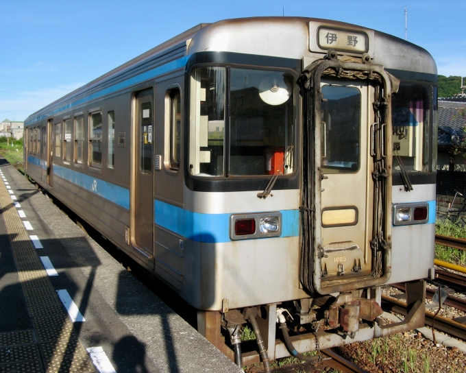 JR四国 1000形 1025 鉄道フォト・写真 by おいさん 伊野駅 (JR)：2008年08月15日17時ごろ