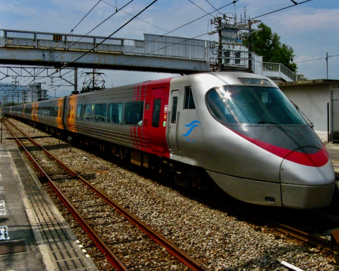 鉄道フォト・写真：JR四国8000系電車  しおかぜ 8003 新居浜駅 鉄道フォト・写真 by おいさん - 撮影日 2008/08/16 11:29